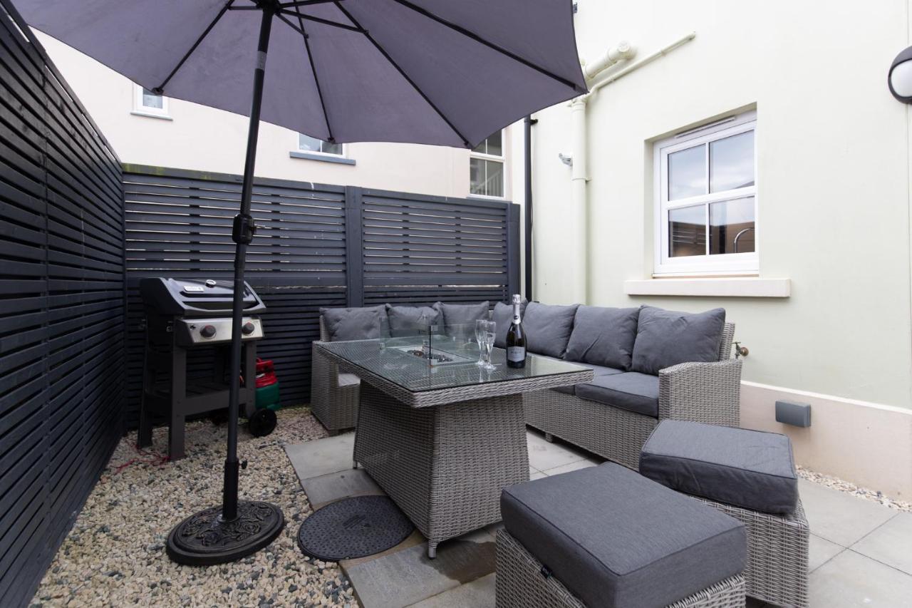 Cottage Mews - Seaside Cottage Parking Terrace Tenby Exteriör bild